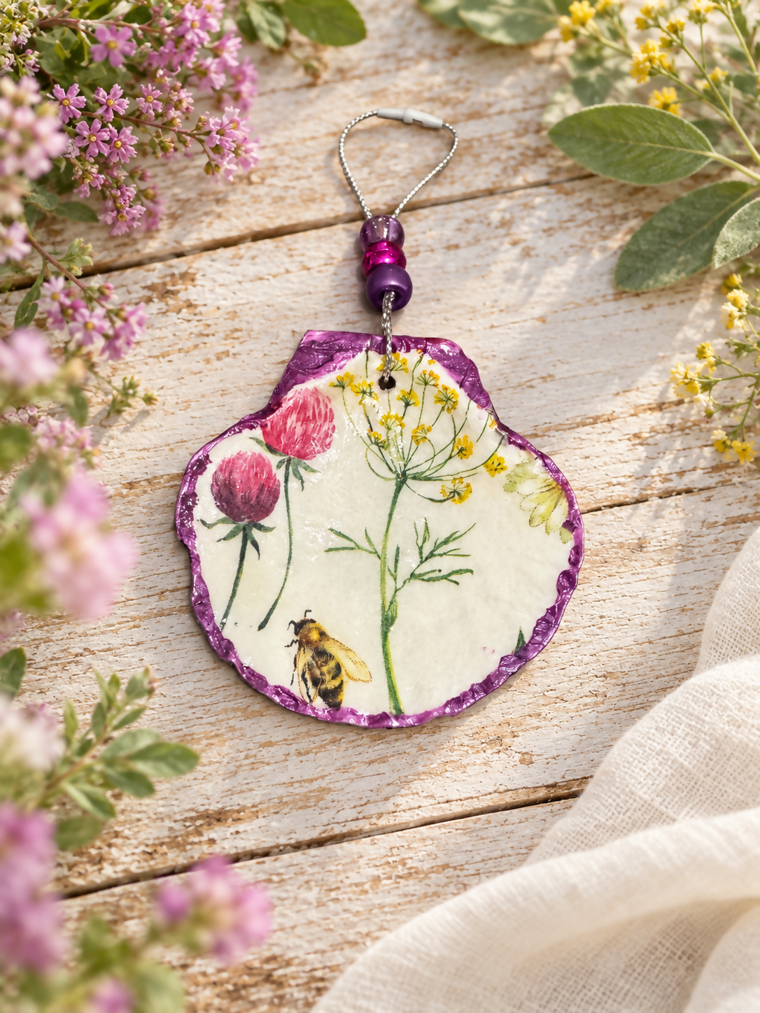Ornament Bee Magenta Rim
