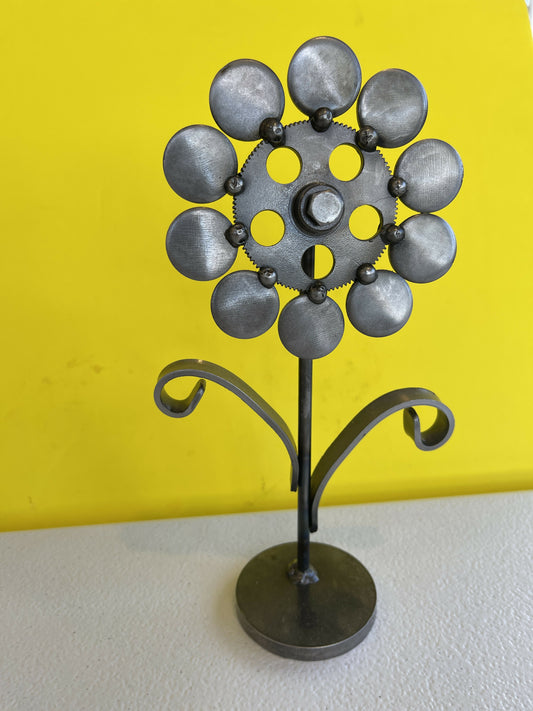 Flower spinning flower