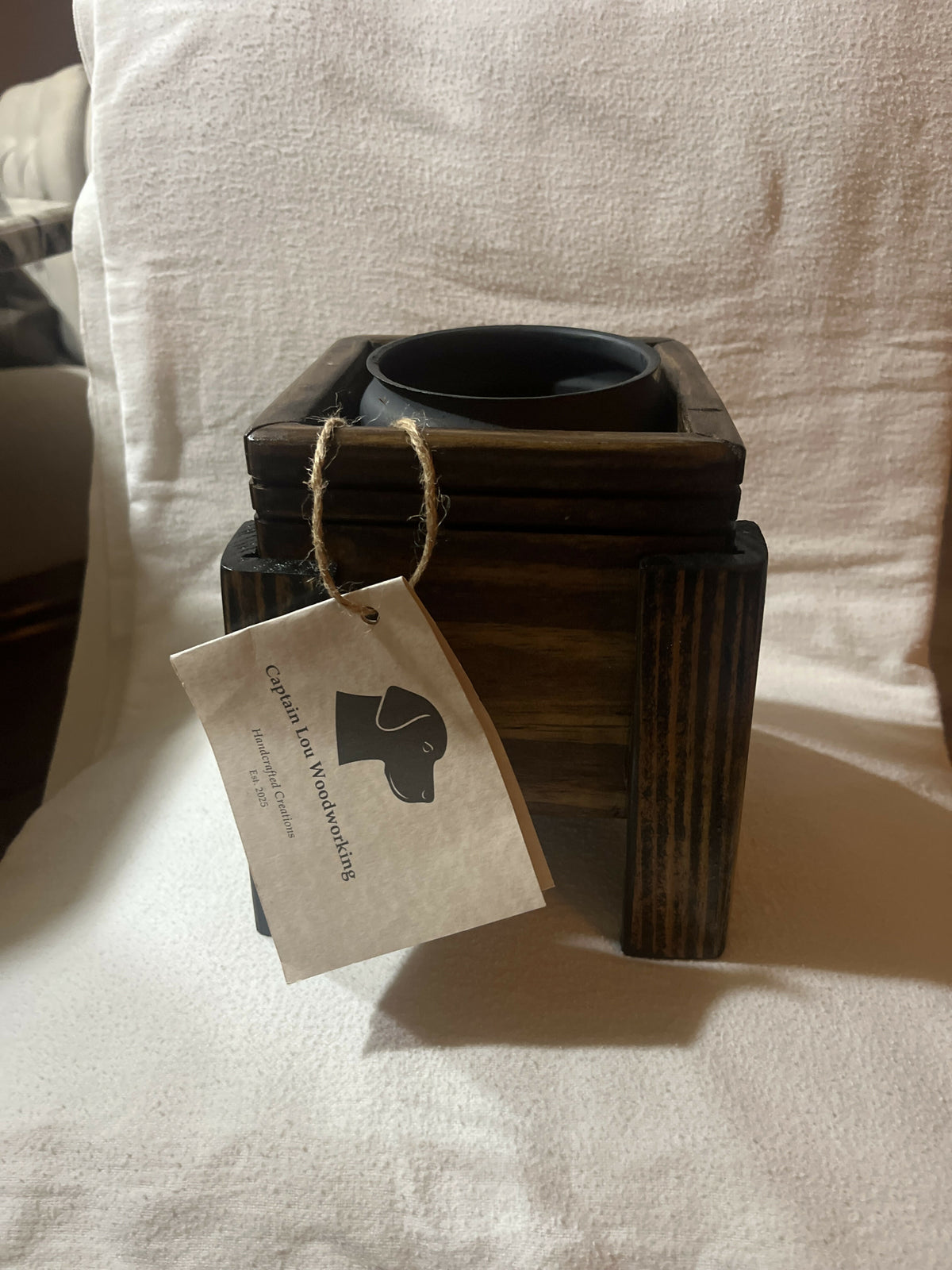 Medium wood planter