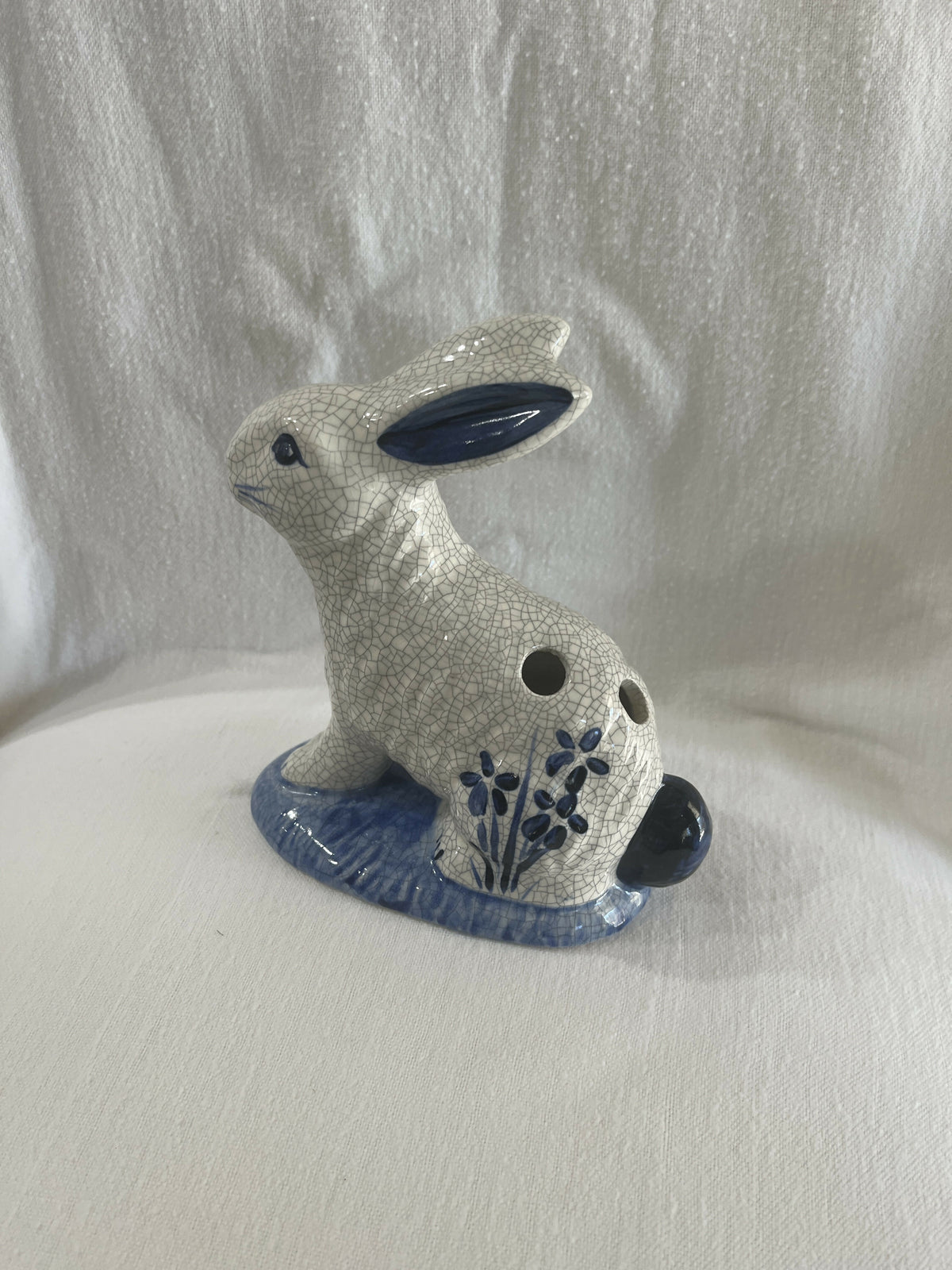 Pottery shed frogging rabbit